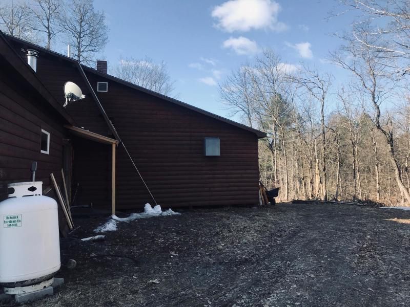 94 Main Rd, Abbot, ME 04406